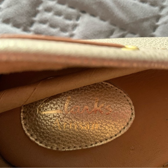 Clark’s Gold Slip On Loafer - Picture 5 of 6